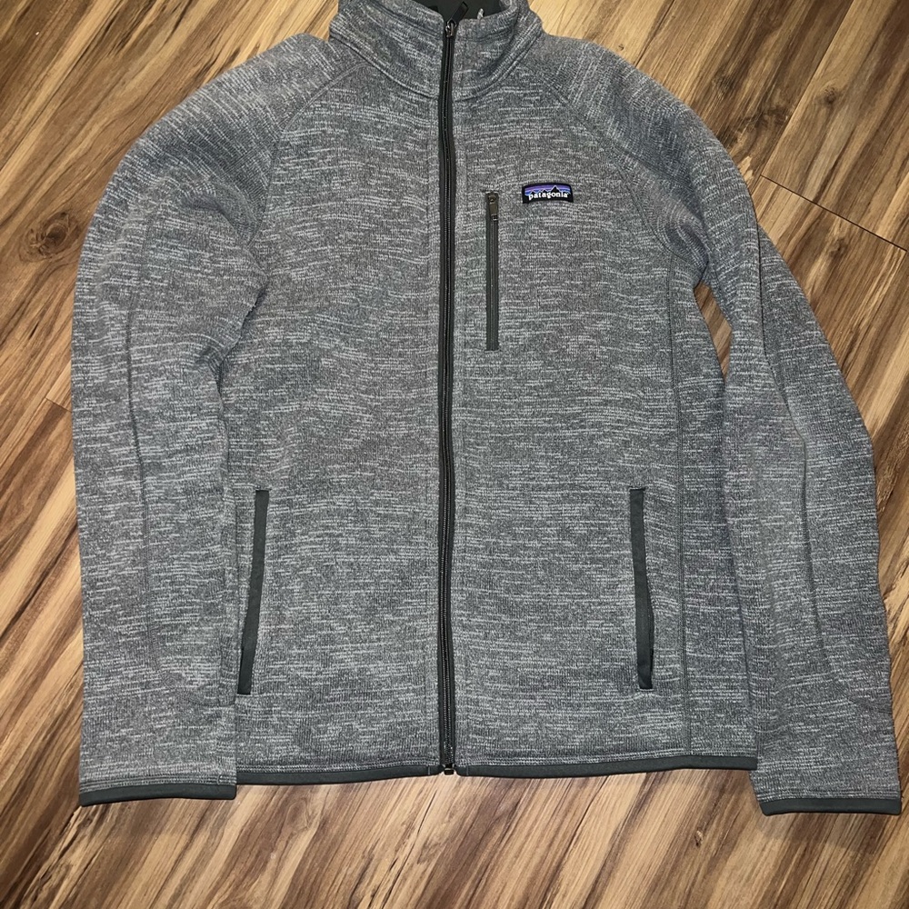 Patagonia men’s sweater gray